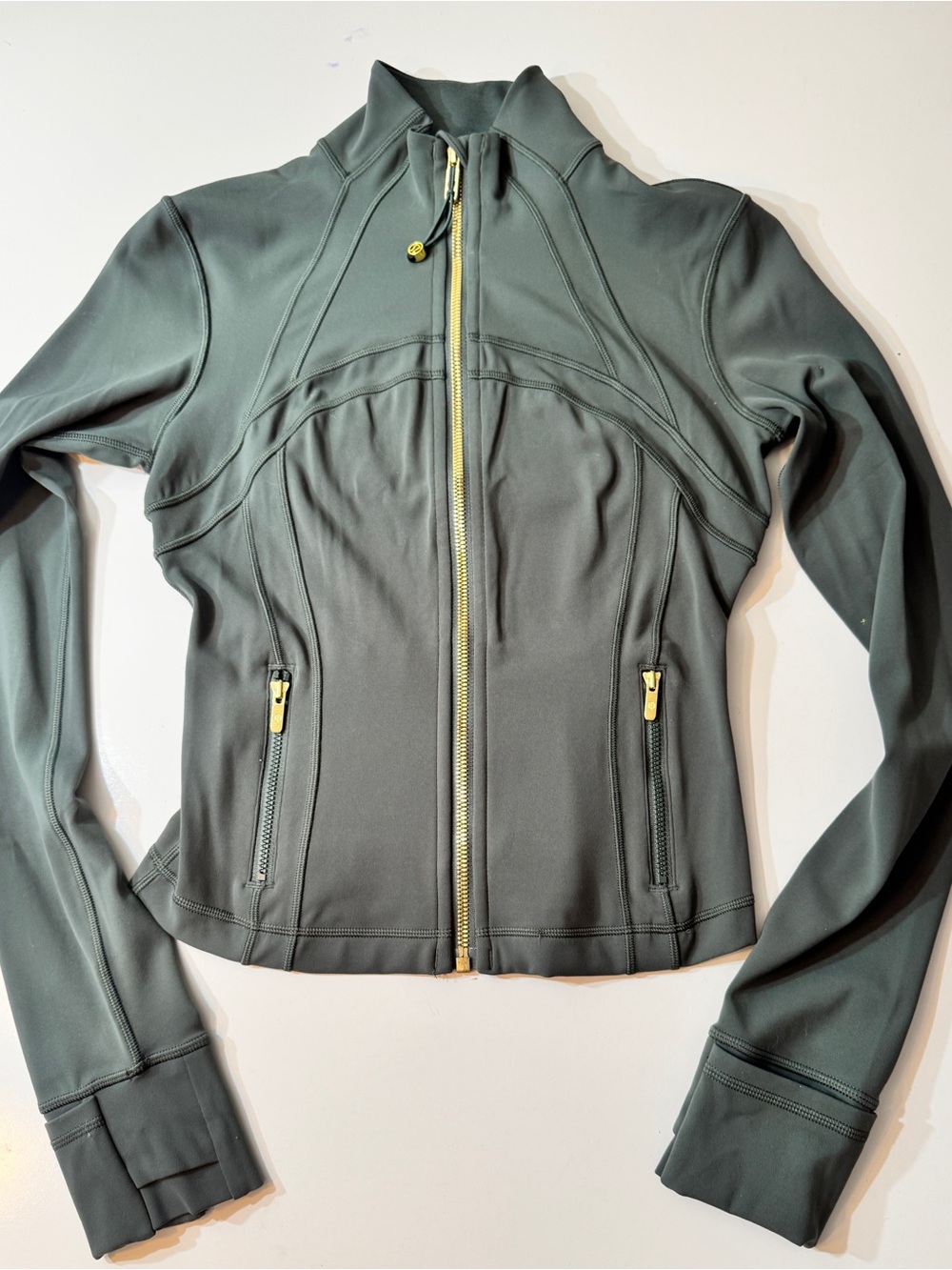 LULULEMON NEW WITHOUT TAGS! NEVER WORN! SIZE 4